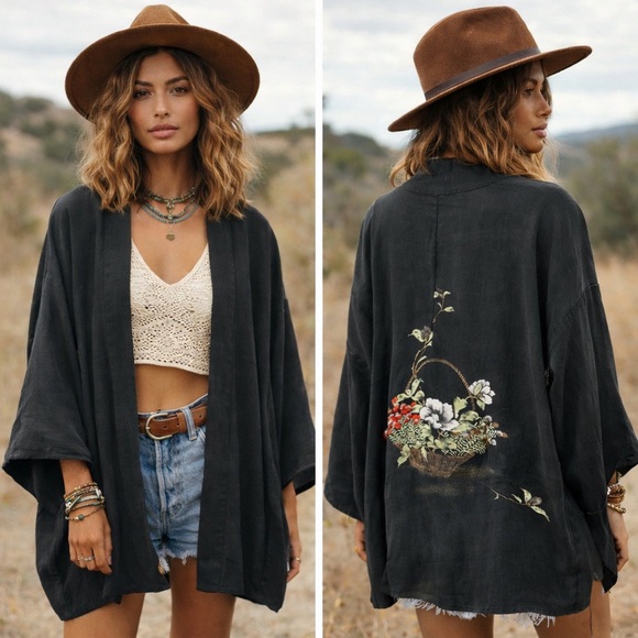 Vintage Japanese Black Haori Jacket Silk Kimono with Floral Embroidery - Picture 1 of 5